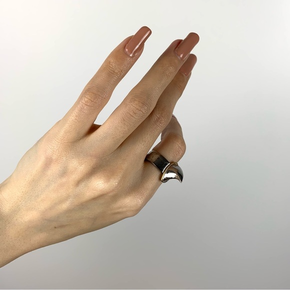 Men’s/Women’s Givenchy Designer Silver tone Shark Ring, SZ: 6/7 - Picture 9 of 12